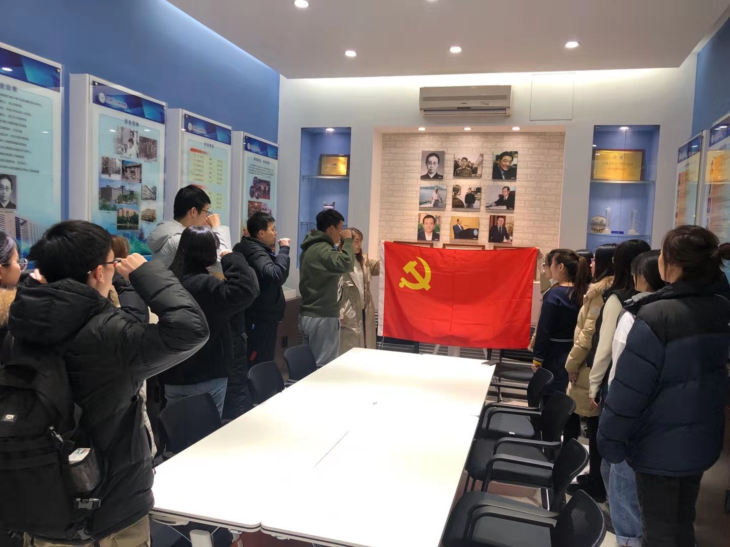 2019新党员宣誓.jpg